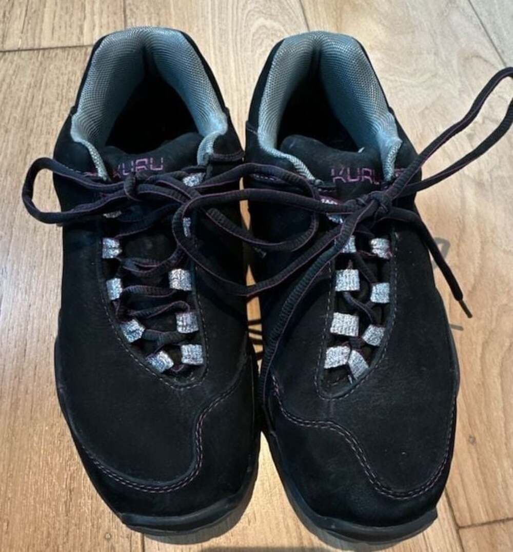 Kuru Chicane Women's Jet Black Boysenberry Leather Hiking Sneakers